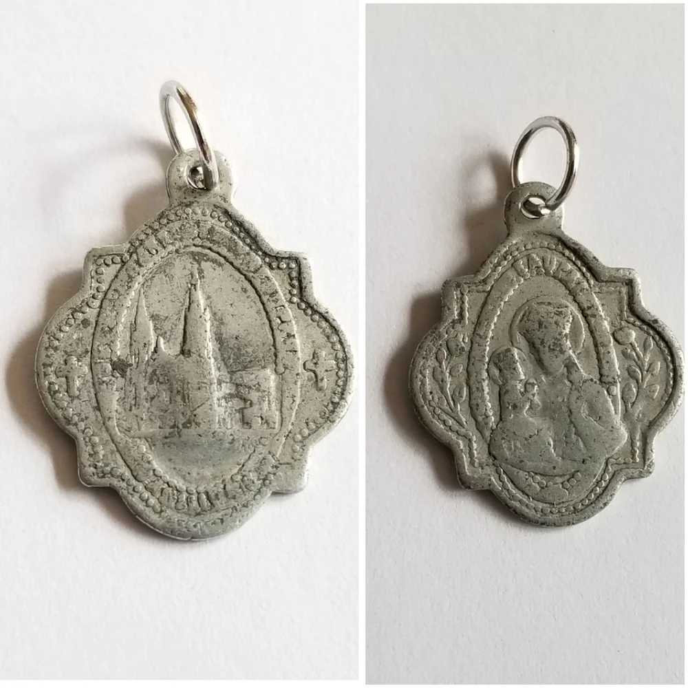 Vintage religious medal pendant madonna and child cathedral silver tone Catholic